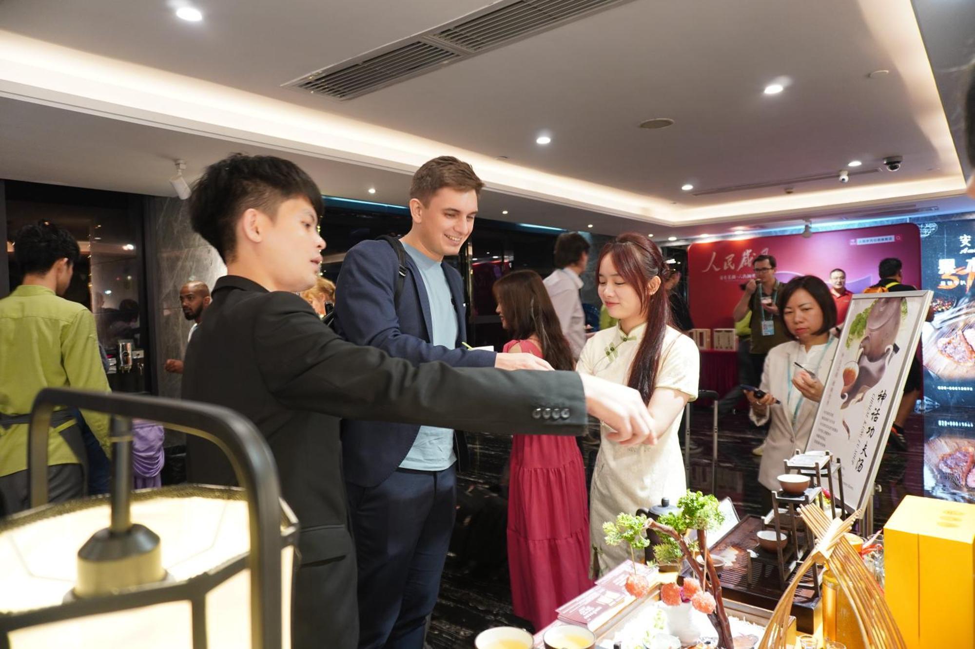 La Perle International Hotel - Free Shuttle Between Hotel And Exhibition Center During Canton Fair & Exhibitor Registration Counter Екстер'єр фото