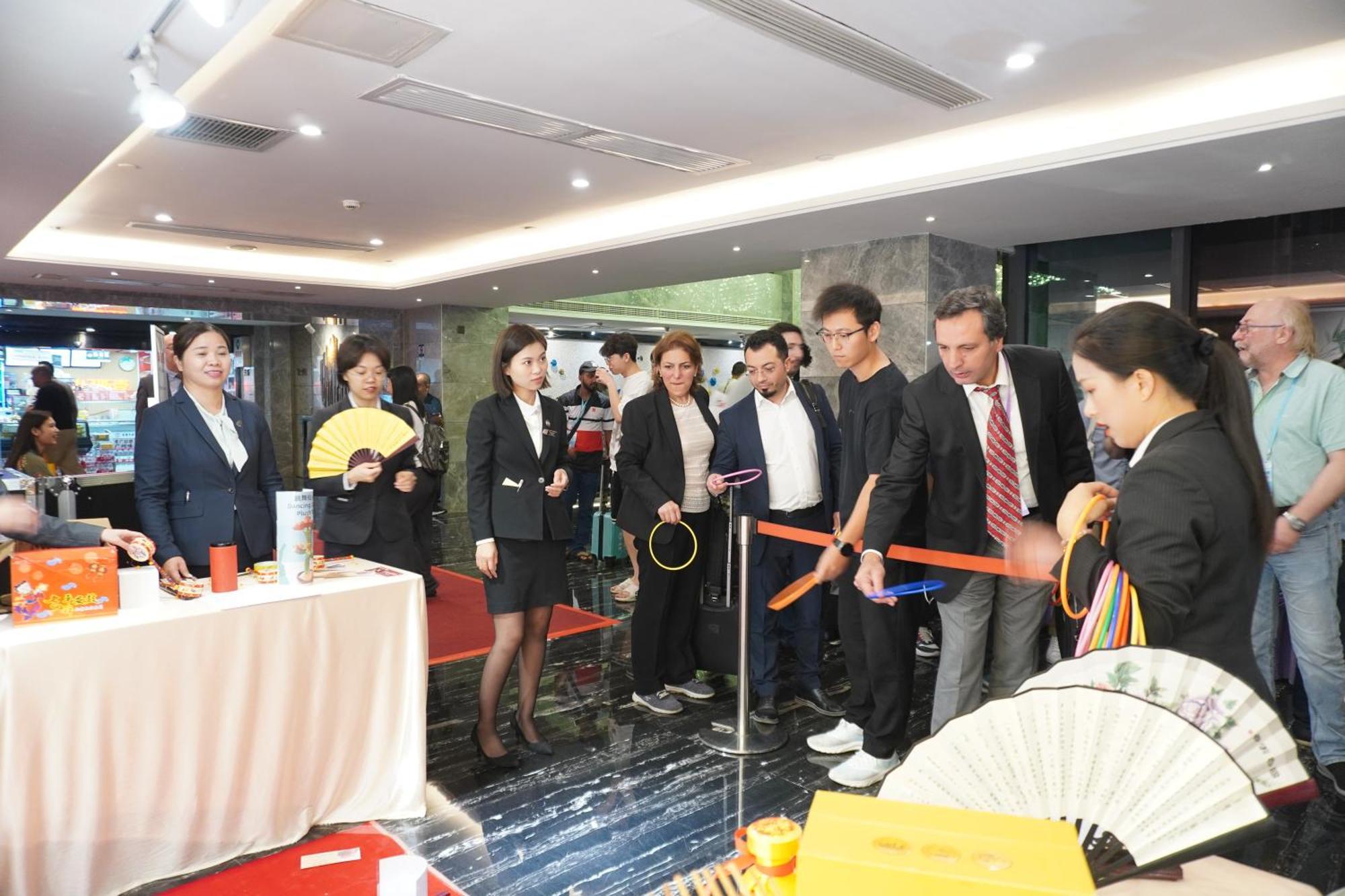 La Perle International Hotel - Free Shuttle Between Hotel And Exhibition Center During Canton Fair & Exhibitor Registration Counter Екстер'єр фото