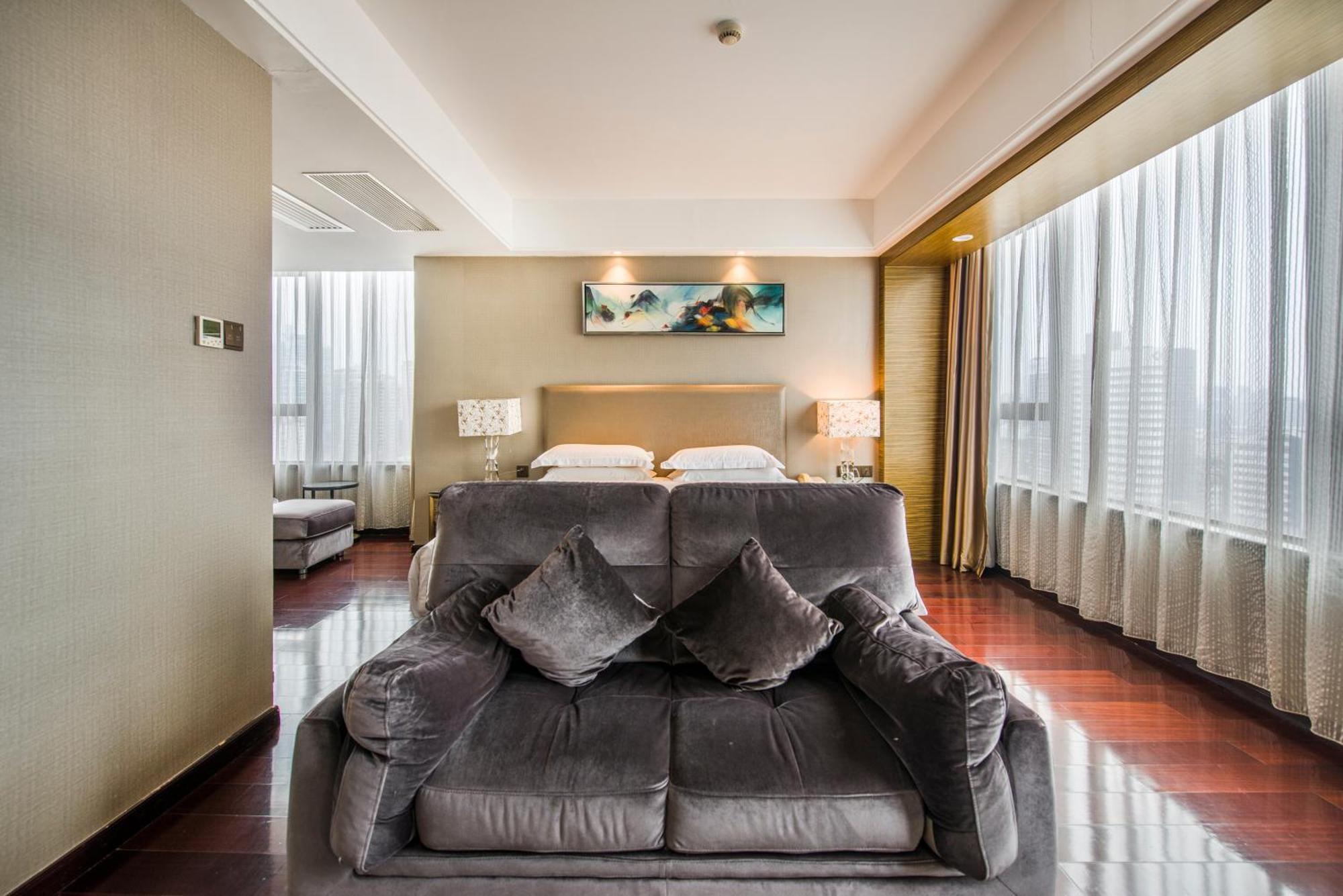 La Perle International Hotel - Free Shuttle Between Hotel And Exhibition Center During Canton Fair & Exhibitor Registration Counter Номер фото